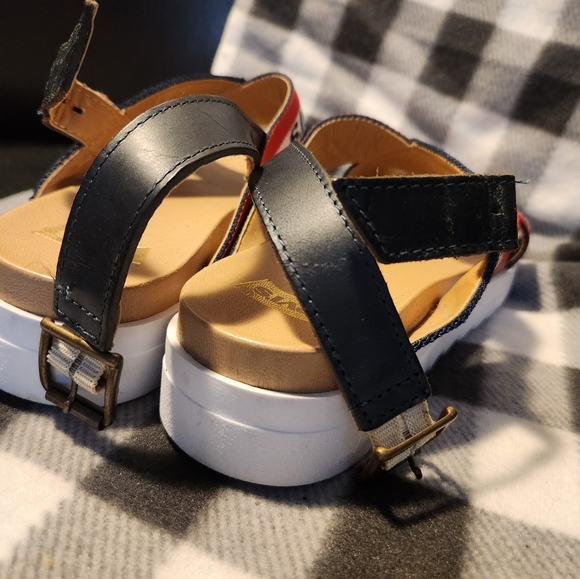 LEVI'S Sandals - Size 8 - Summer Sandals - Sporty Sandals - Red/White/Blue - Picture 8 of 9